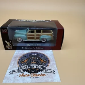 1948 Ford Woody Teal 1:43 Road Signature Diecast Model