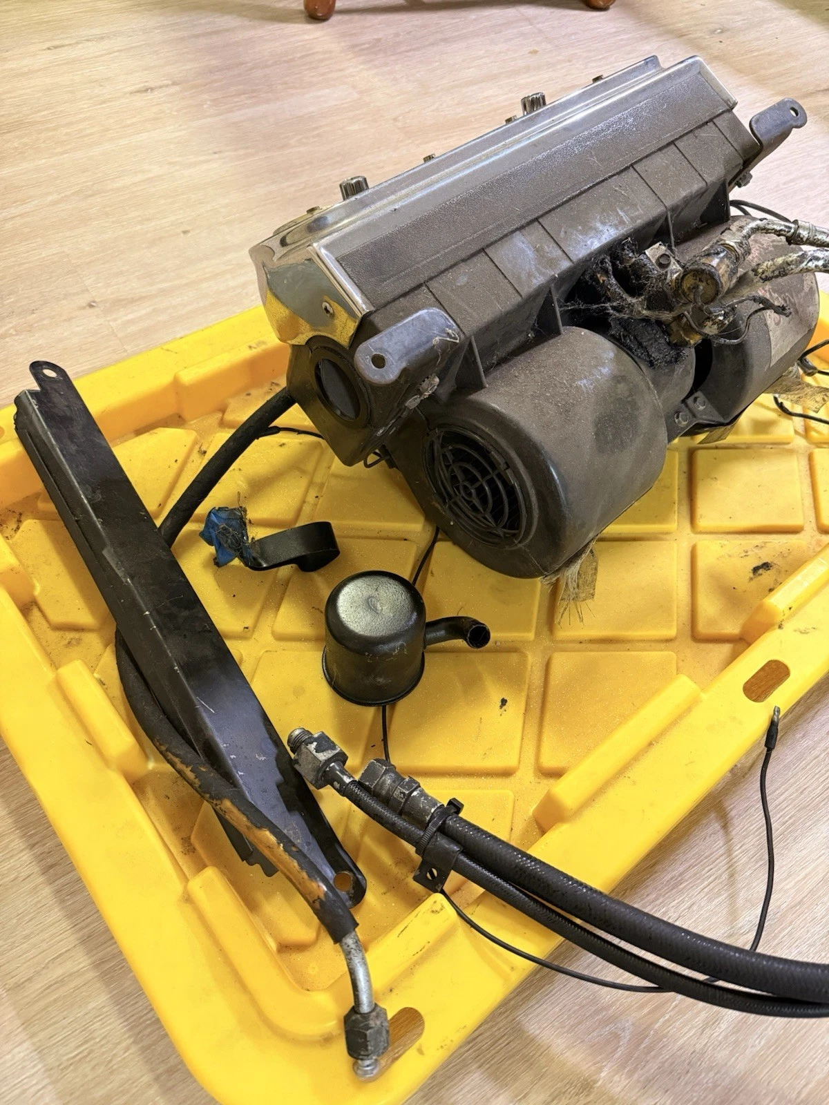 1964–1966 Ford Mustang A/C Compressor & Underdash Unit With Brackets Original OEM C3DA-2875-A - Image 4